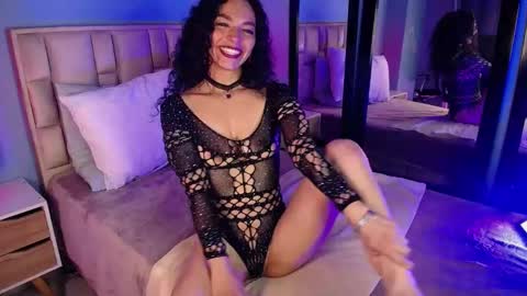 Snapshot of naia_xo chatting on 02.19.25 Ana online show from 02.19.25