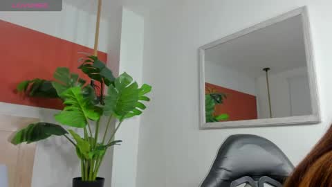 Snapshot of naiara30_ chatting on 05.27.26 N A I A R A online show from 05.27.26
