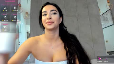 Snapshot of naila18 chatting on 09.14.25 Naila online show from 09.14.25