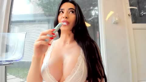 Naila online show from 03.25.26