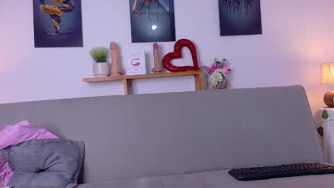 nairagold_ online show from 04.07.26