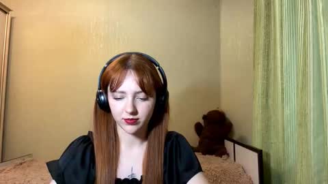 Snapshot of nakitawiggin chatting on 02.15.26 Luna online show from 02.15.26