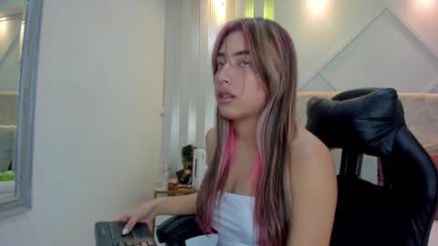 nami_sweet_ online show from 09.09.25