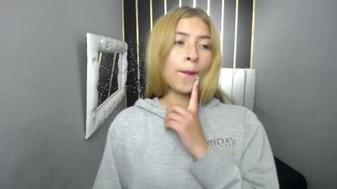 Snapshot of nancy_blonde chatting on 05.19.26 nancy blonde online show from 05.19.26
