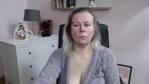 Snapshot of nancy_sugar chatting on 12.21.24 Nancy online show from 12.21.24