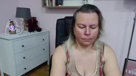 Snapshot of nancy_sugar chatting on 01.05.25 Nancy online show from 01.05.25