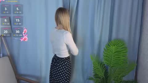 Hello im Lola online show from 11.19.25