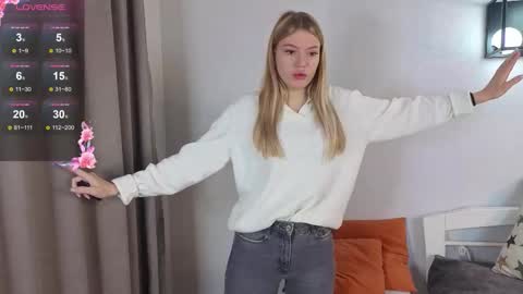 Hello im Lola online show from 12.02.25