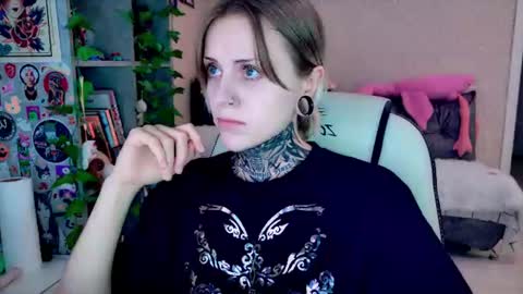 Snapshot of nanitamoore chatting on 07.19.26 Monday-Friday 12-4 AM and 6-9 AM New York time online show from 07.19.26