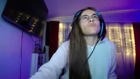 Snapshot of nanna_yoshi chatting on 12.11.24 nanna yoshi online show from 12.11.24