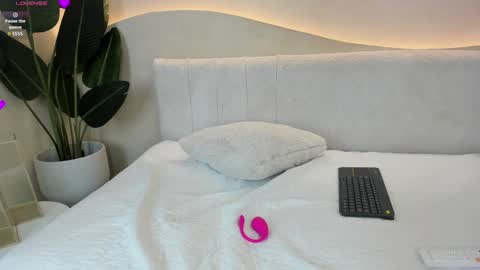 Naomi  online show from 01.09.25