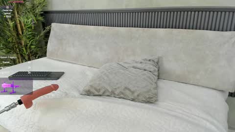 Naomi  online show from 01.15.25