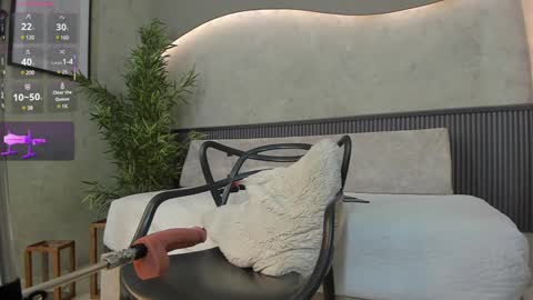 Naomi  online show from 01.31.25