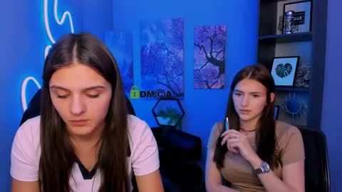 Snapshot of naomi_perl chatting on 06.10.26 Naomi online show from 06.10.26