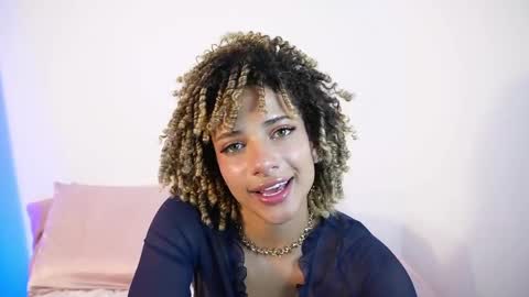 Snapshot of naomidawsonn chatting on 05.27.26 naomidawson online show from 05.27.26