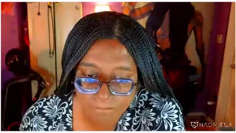 Snapshot of naomifux chatting on 06.11.26 Naomi online show from 06.11.26