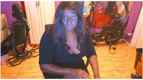 Snapshot of naomifux chatting on 06.18.26 Naomi online show from 06.18.26