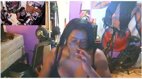 Snapshot of naomifux chatting on 07.08.26 Naomi online show from 07.08.26