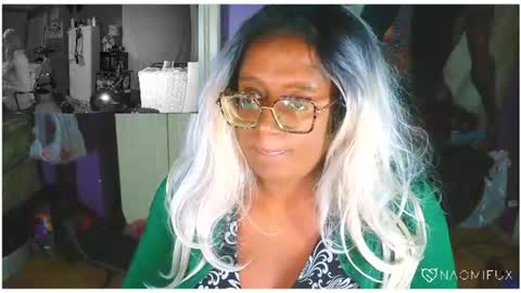 Snapshot of naomifux chatting on 07.15.26 Naomi online show from 07.15.26