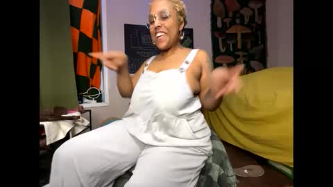 Naomigiirl6 online show from 01.24.25