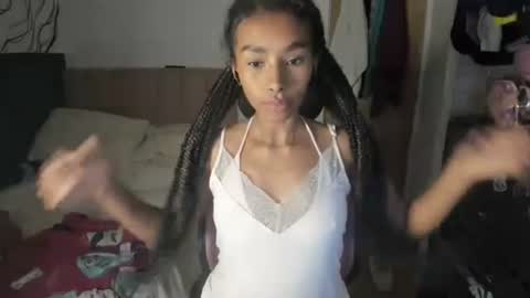 Naomii online show from 01.30.25