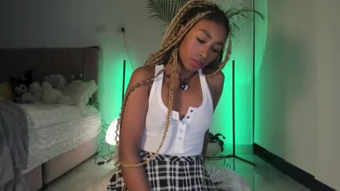 Naomii online show from 09.14.25