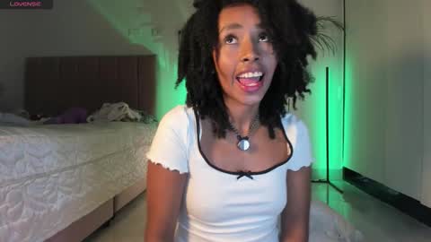 Naomii online show from 10.02.25