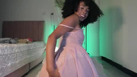 Naomii online show from 10.06.25