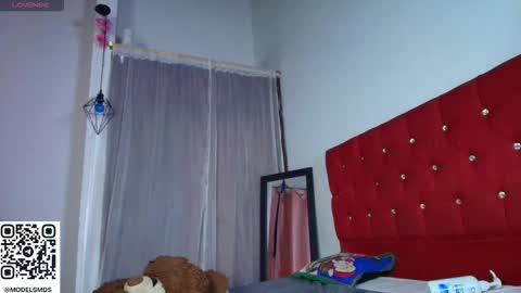 Naomi Campbel online show from 12.04.25