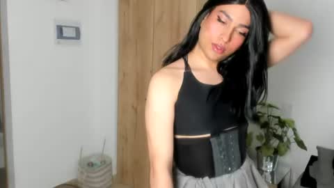 Snapshot of naomimoore chatting on 06.21.26 Naomi Moore online show from 06.21.26