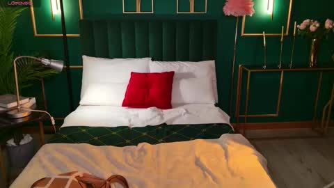 Naomi online show from 10.03.25