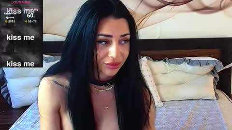 Snapshot of naomiscarlett chatting on 05.25.26 NaomiScarlett online show from 05.25.26