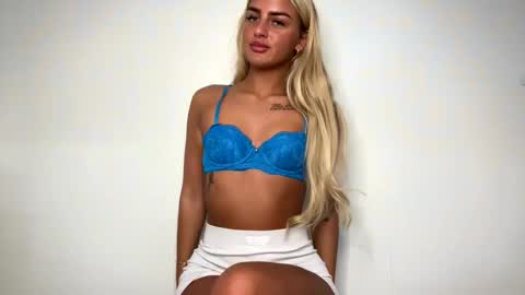 Naomi online show from 10.10.25