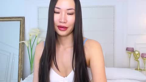 Snapshot of naomiyuu chatting on 12.10.24 Naomi online show from 12.10.24