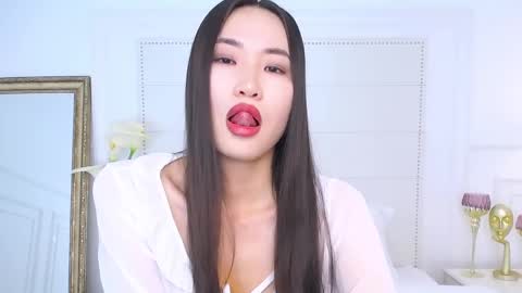 Snapshot of naomiyuu chatting on 12.27.24 Naomi online show from 12.27.24