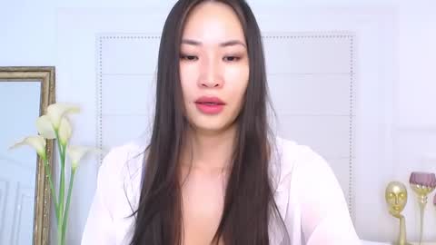 Snapshot of naomiyuu chatting on 01.20.25 Naomi online show from 01.20.25