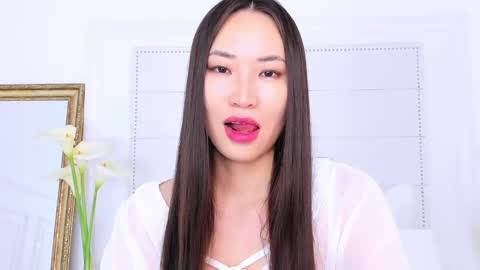 Snapshot of naomiyuu chatting on 02.07.25 Naomi online show from 02.07.25