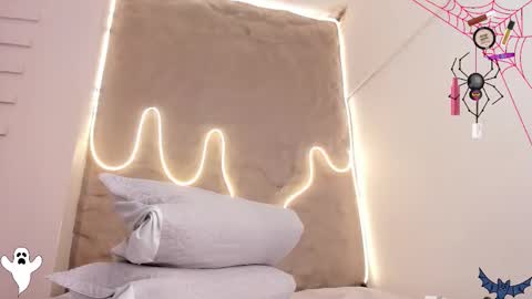 I am Naomy online show from 10.23.25