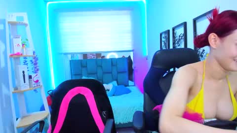 Snapshot of naomy_sex_69 chatting on 10.14.25 naomy_sex_69 online show from 10.14.25
