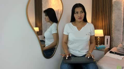 Naomy Smith online show from 03.05.25