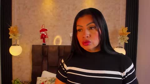 Naomy Smith online show from 12.04.25