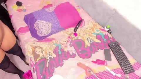 Snapshot of naomyfoxx1 chatting on 12.21.25 Naomyfoxx online show from 12.21.25