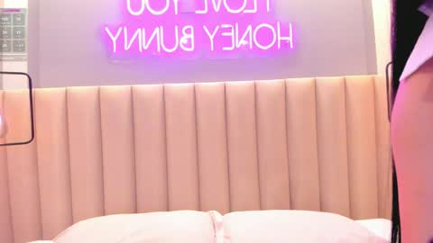 Naomy  online show from 10.15.25