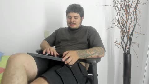 Snapshot of narciso_kh chatting on 01.19.26 deibyd online show from 01.19.26