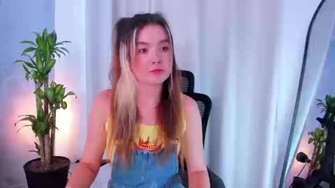Snapshot of nashlyfontanna chatting on 03.16.26 Nashly Fontana online show from 03.16.26