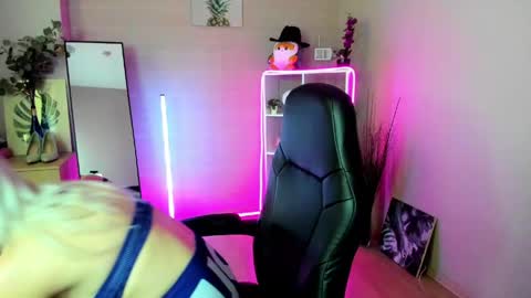 Snapshot of nastasya_cute chatting on 05.20.26 Nastya online show from 05.20.26