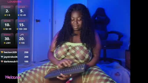 Snapshot of nastygal1999 chatting on 10.04.25 nastygal1999 online show from 10.04.25