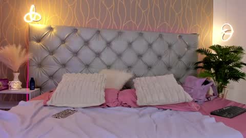 Snapshot of natalhy_ chatting on 05.25.26 natalia online show from 05.25.26