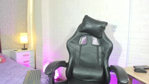 Snapshot of natalia_kiss01 chatting on 04.24.26 Natalia Kiss online show from 04.24.26