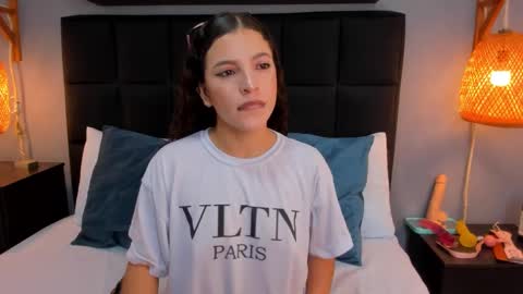 Snapshot of natalie_esmith chatting on 11.12.25 N A T A L I E online show from 11.12.25